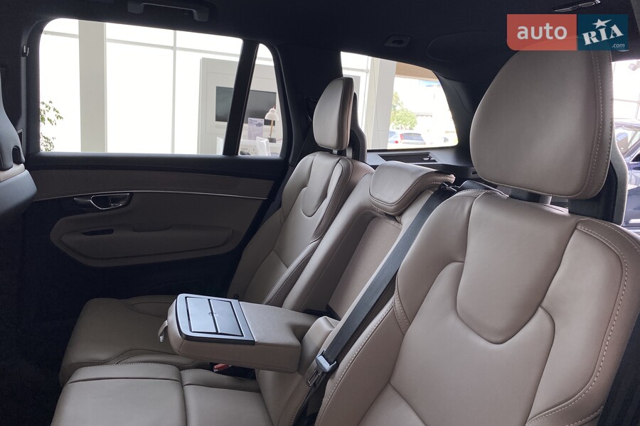 Volvo XC90 - фото 19