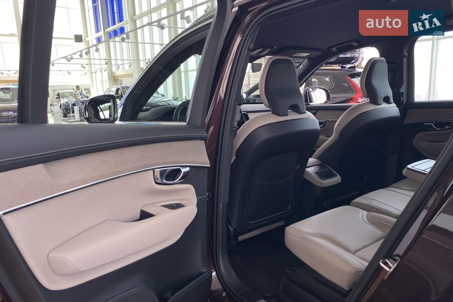 Volvo XC90 - фото 18