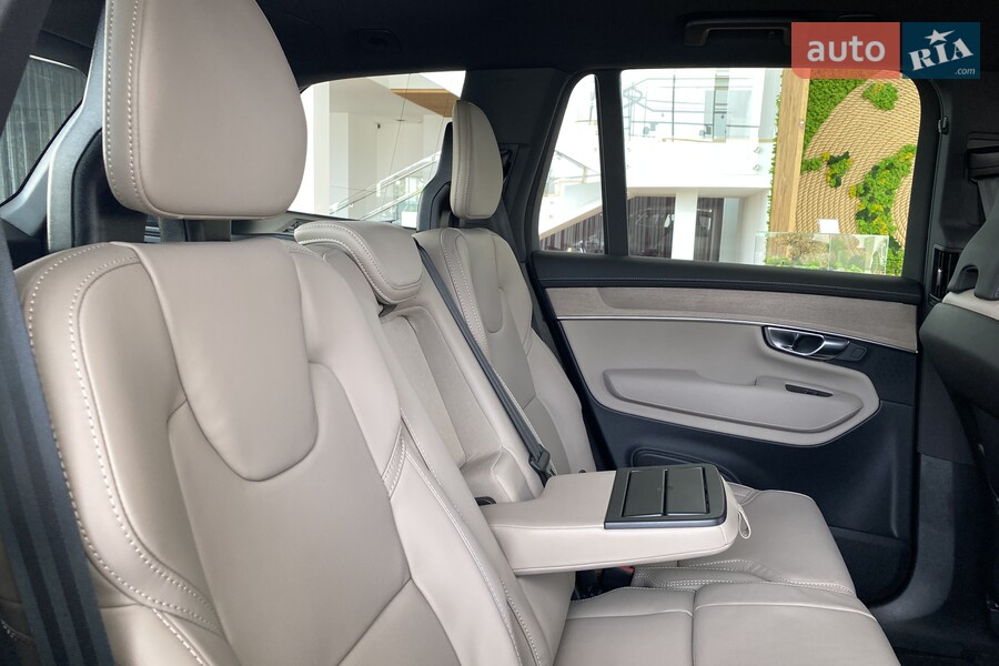 Volvo XC90 - фото 12