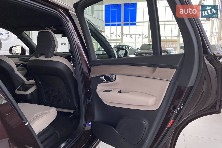 Volvo XC90 - фото 13