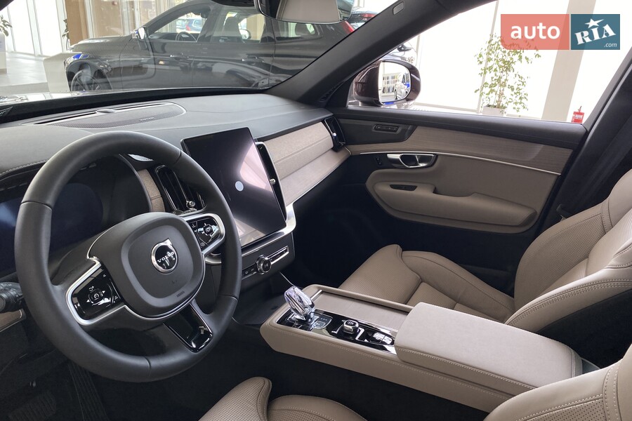 Volvo XC90 - фото 22