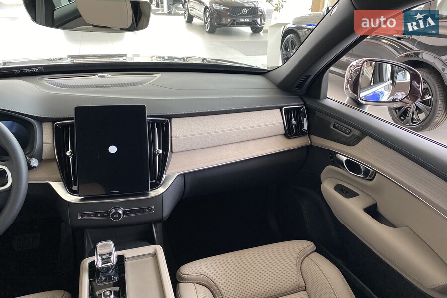 Volvo XC90 - фото 17