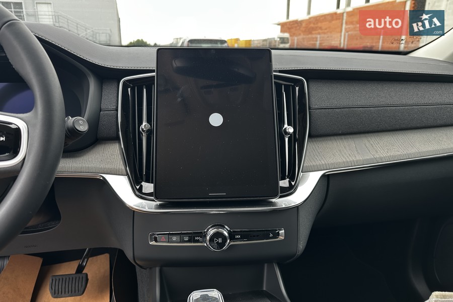 Volvo XC90 - фото 8