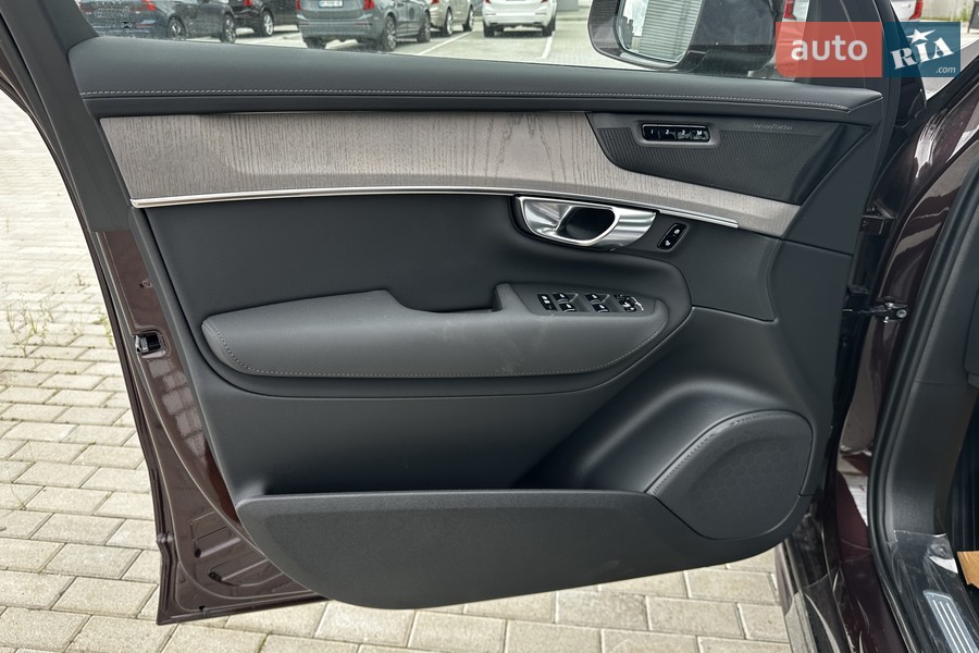 Volvo XC90 - фото 17