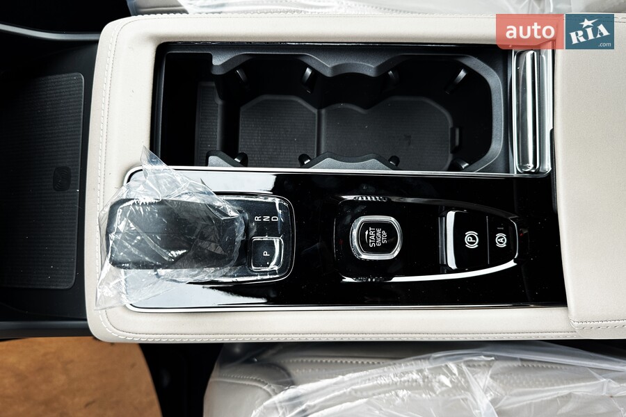 Volvo XC90 - фото 9