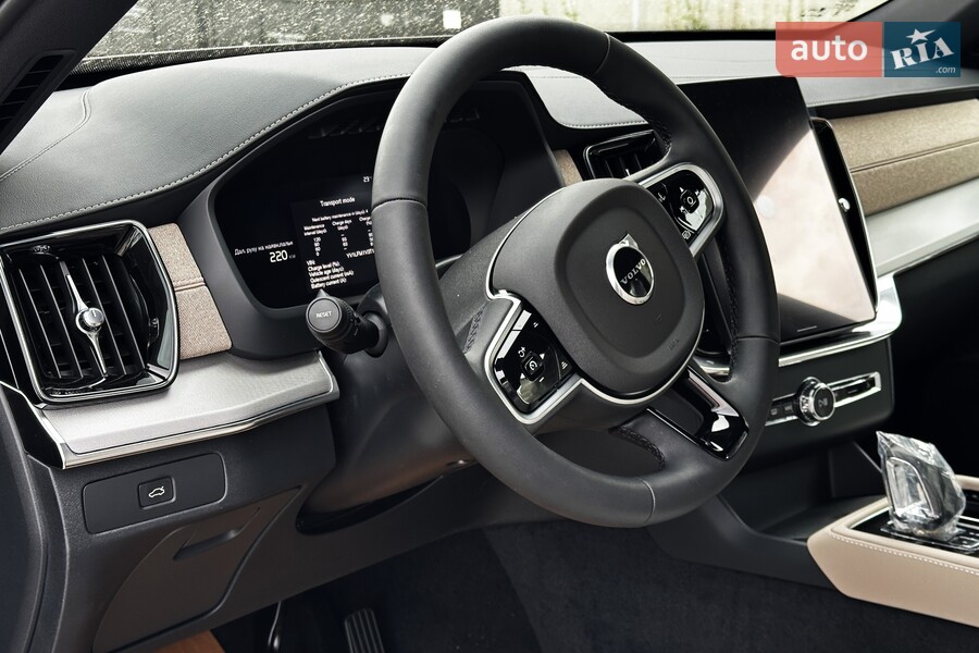 Volvo XC90 - фото 8