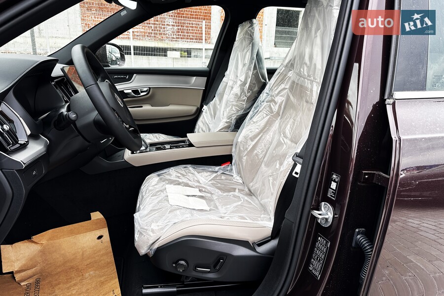 Volvo XC90 - фото 12