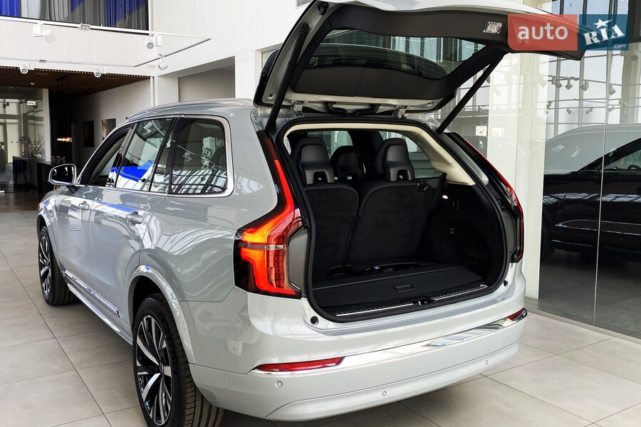 Volvo XC90 - фото 8