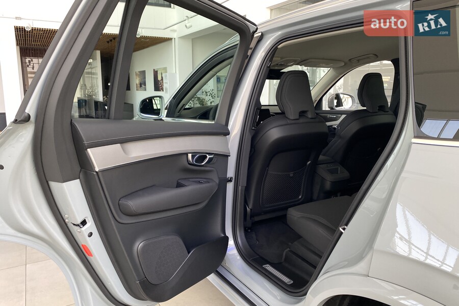 Volvo XC90 - фото 17