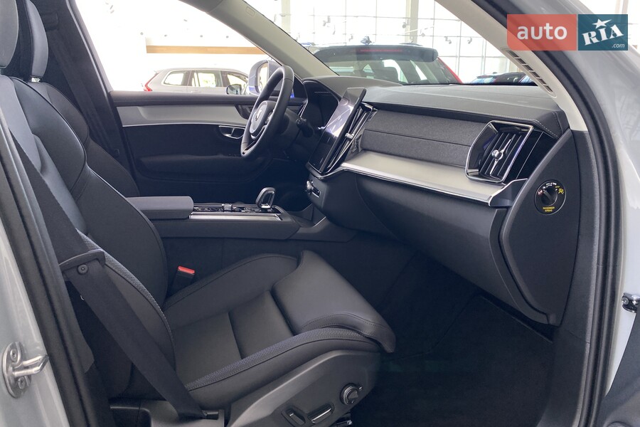 Volvo XC90 - фото 11