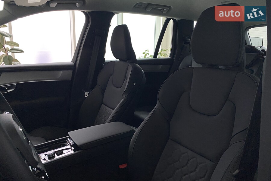 Volvo XC90 - фото 17