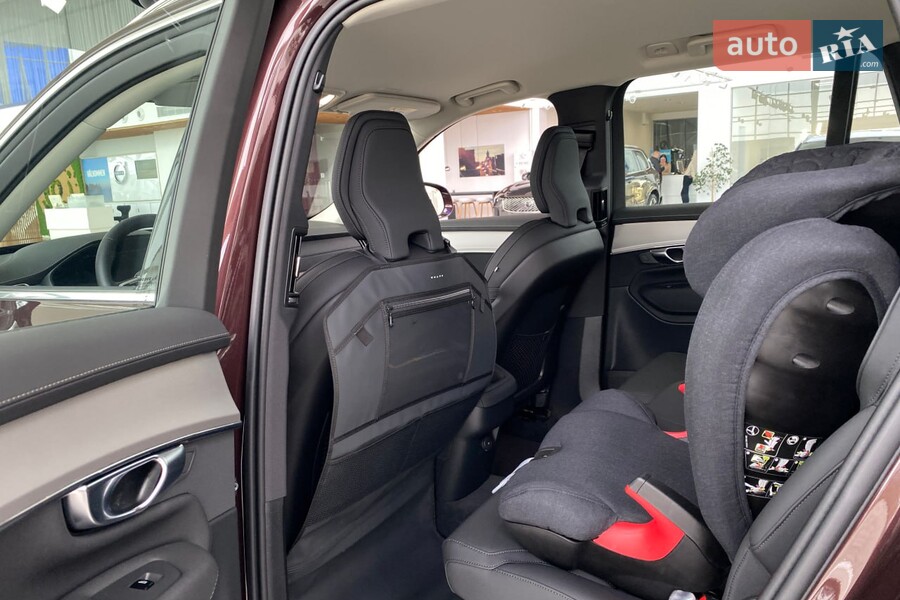 Volvo XC90 - фото 17