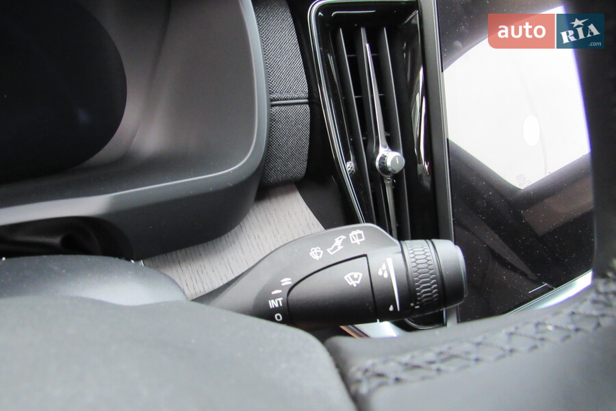 Volvo XC90 - фото 12