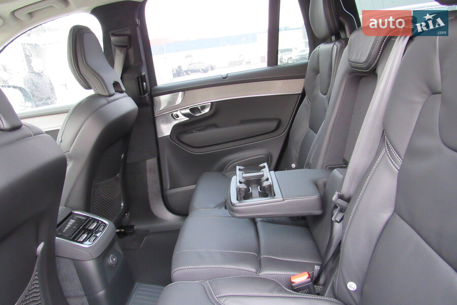 Volvo XC90 - фото 9