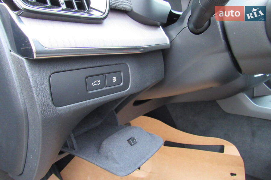 Volvo XC90 - фото 11