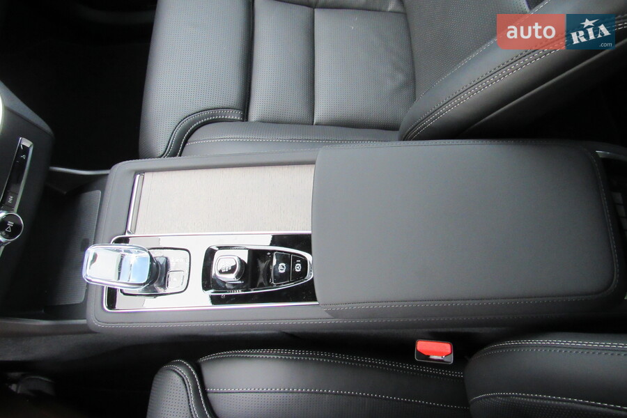 Volvo XC90 - фото 18