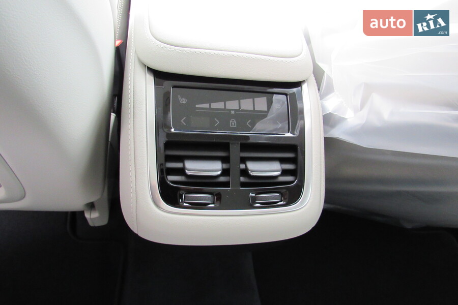 Volvo XC90 - фото 8