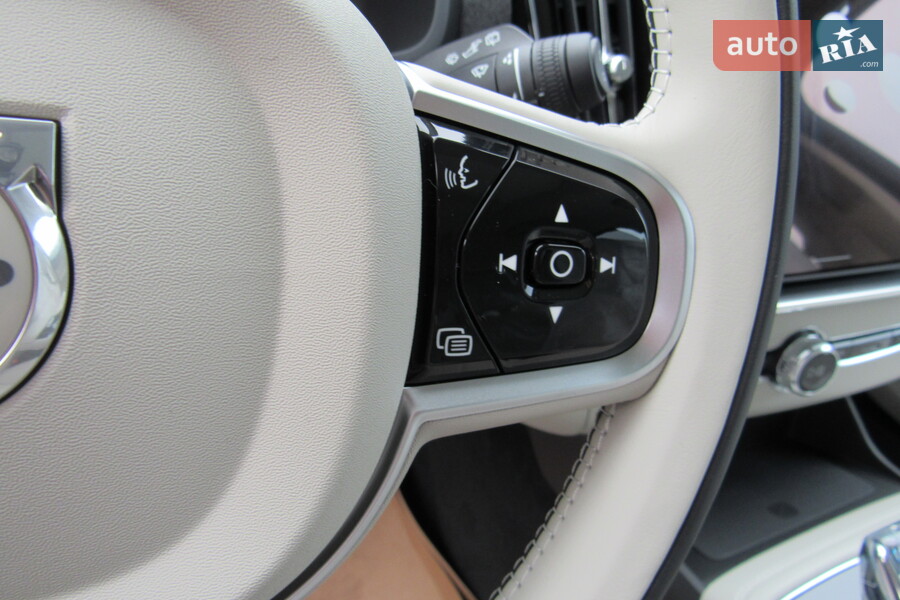 Volvo XC90 - фото 13