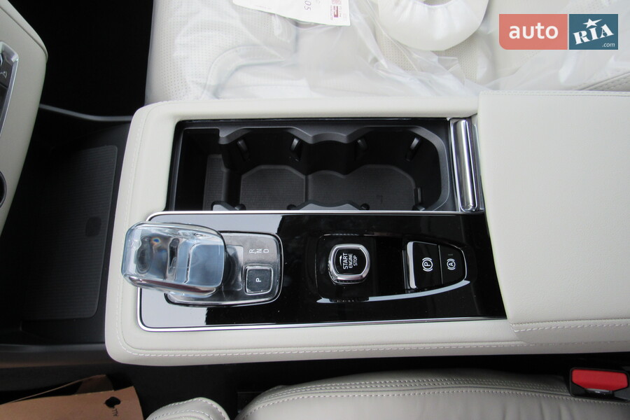 Volvo XC90 - фото 16