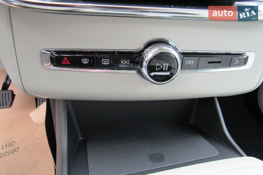 Volvo XC90 - фото 17