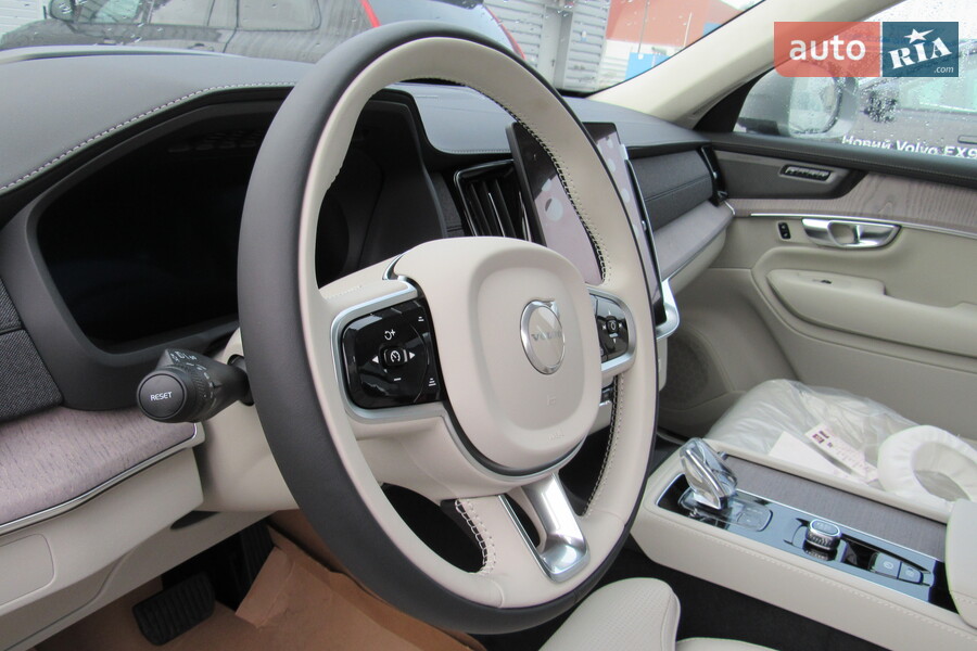 Volvo XC90 - фото 22