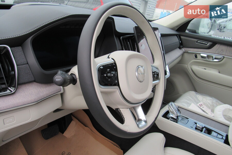 Volvo XC90 - фото 25