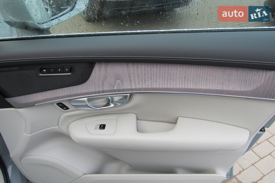 Volvo XC90 - фото 26