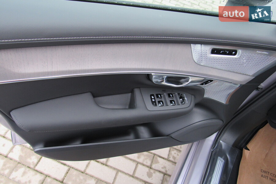 Volvo XC90 - фото 11