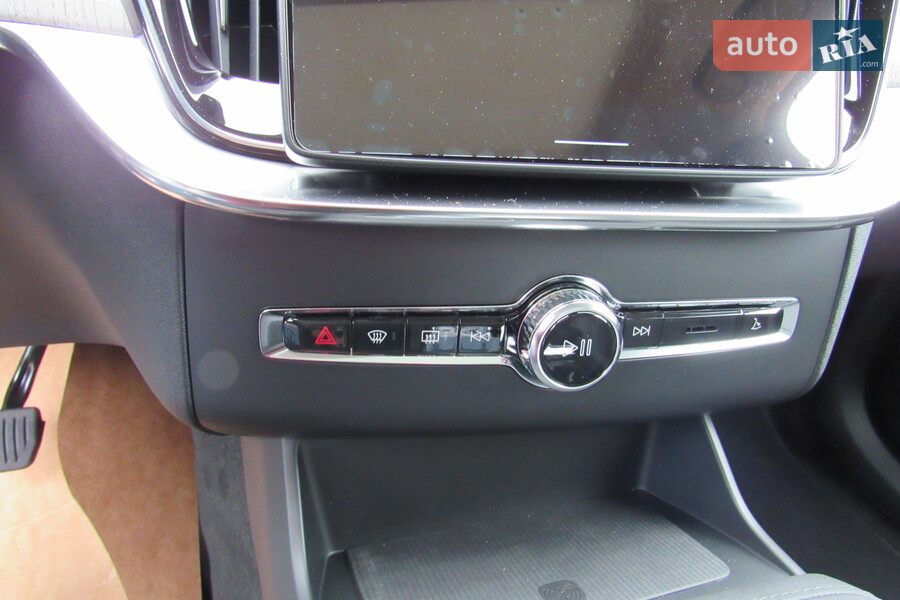 Volvo XC90 - фото 15