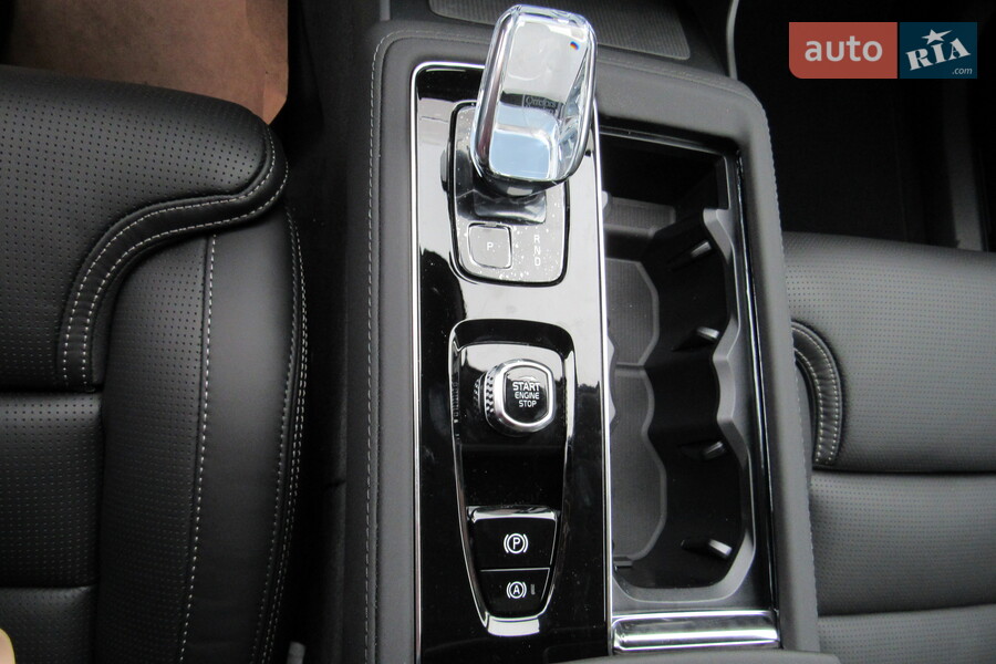 Volvo XC90 - фото 14