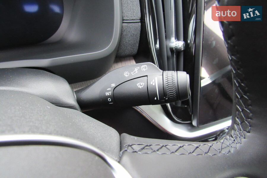 Volvo XC90 - фото 17