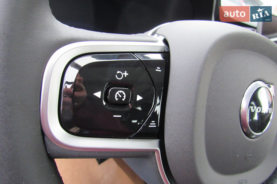 Volvo XC90 - фото 16