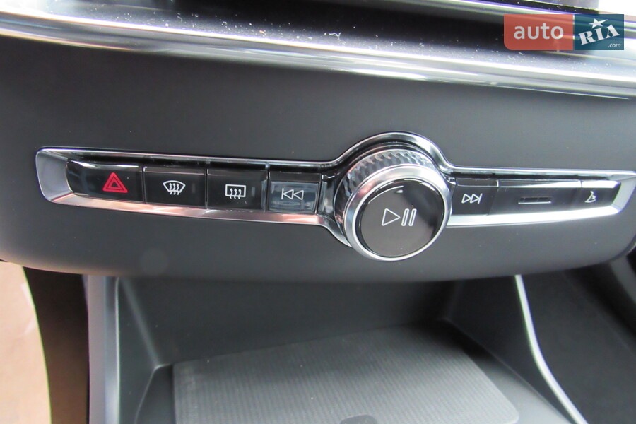 Volvo XC90 - фото 23