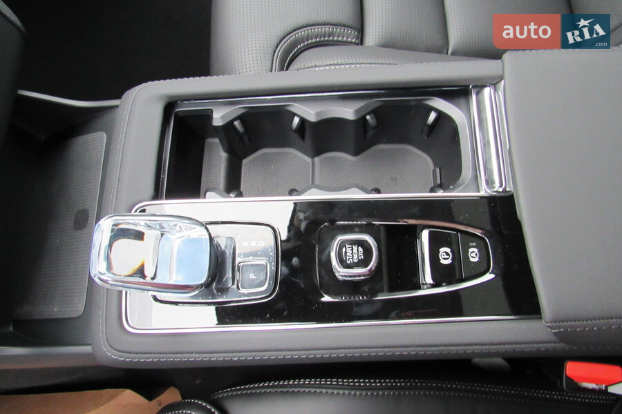 Volvo XC90 - фото 20