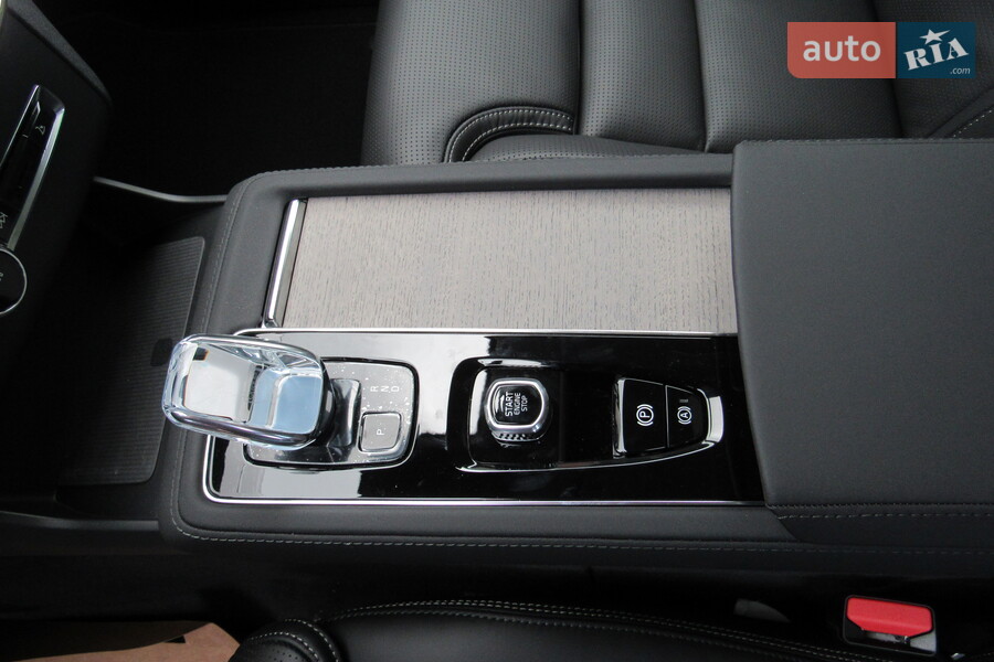 Volvo XC90 - фото 21