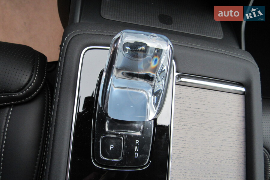 Volvo XC90 - фото 24