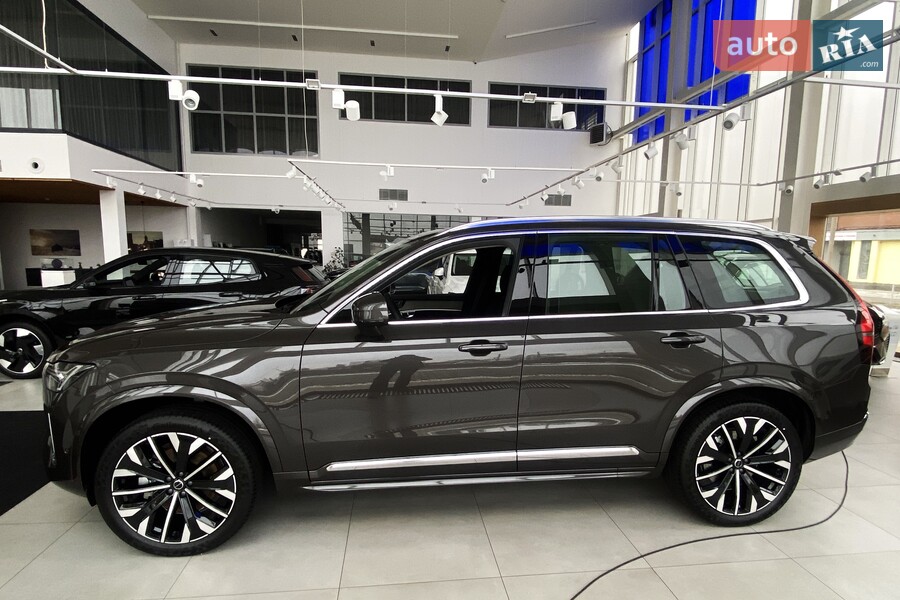 Volvo XC90 - фото 8