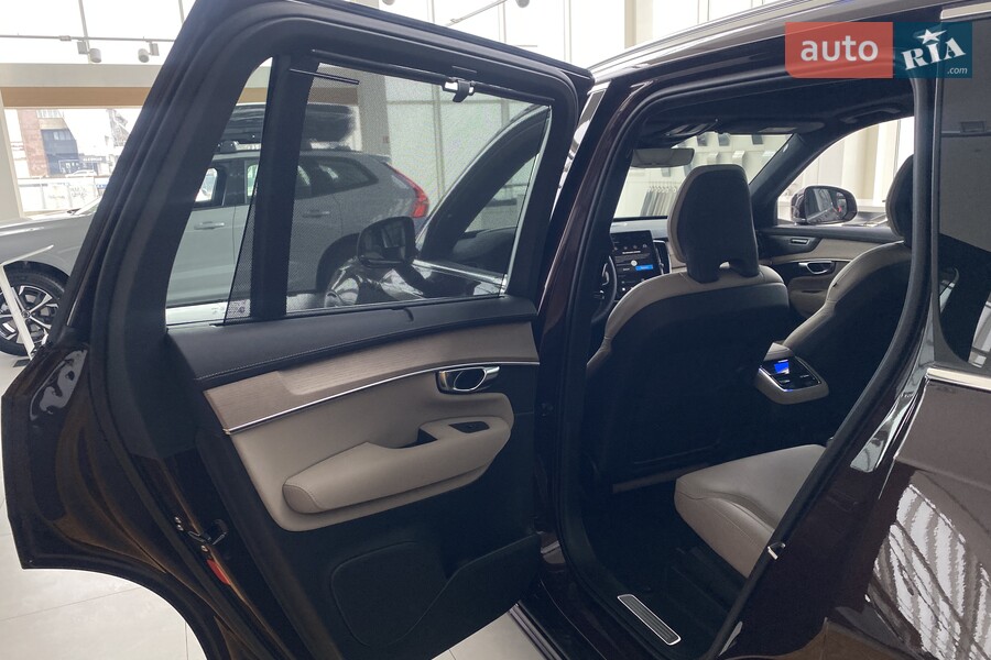 Volvo XC90 - фото 17