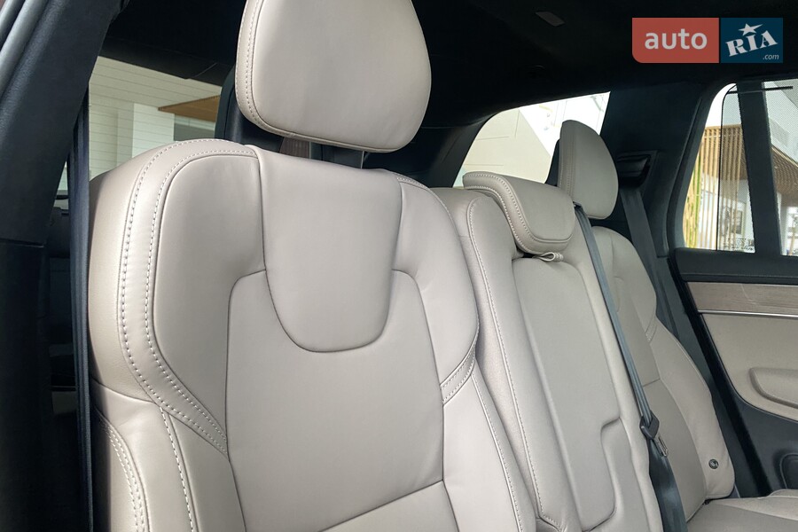 Volvo XC90 - фото 24