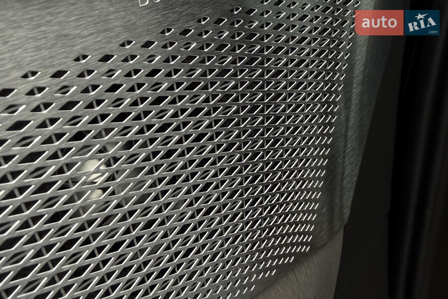 Volvo XC90 - фото 17