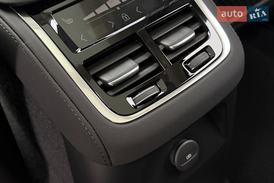 Volvo XC90 - фото 25