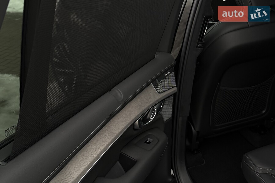 Volvo XC90 - фото 27