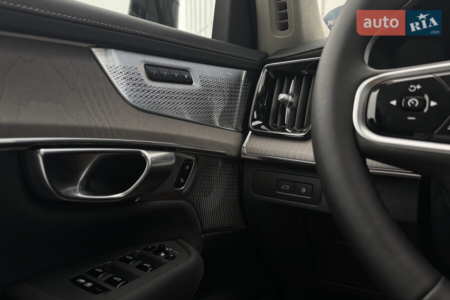 Volvo XC90 - фото 31
