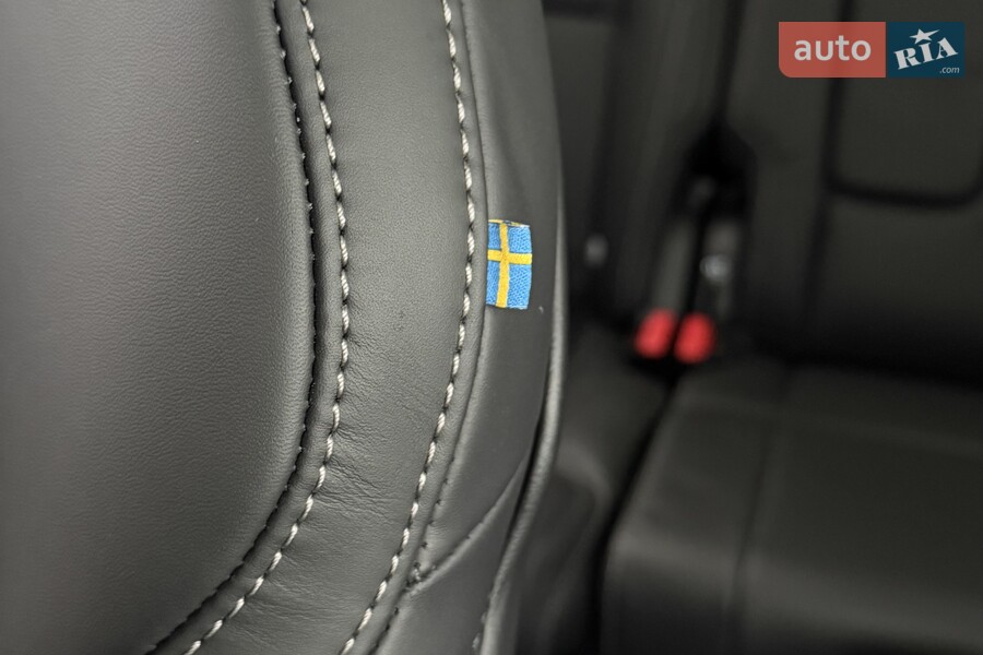 Volvo XC90 - фото 32