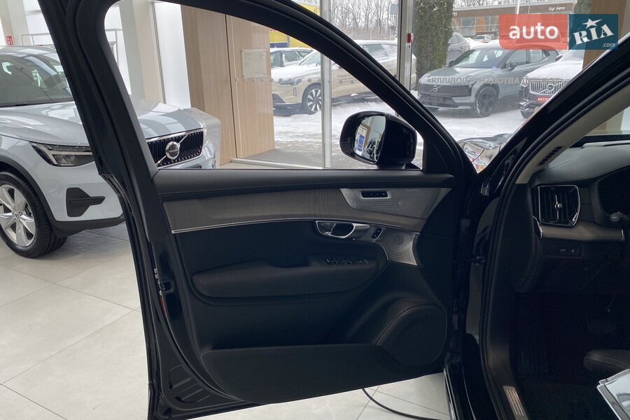 Volvo XC90 - фото 11