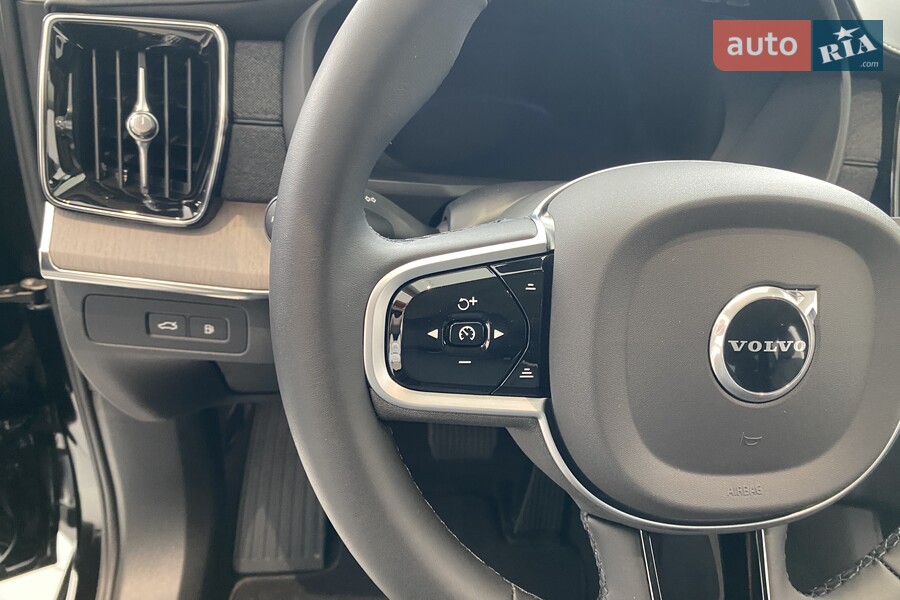 Volvo XC90 - фото 12