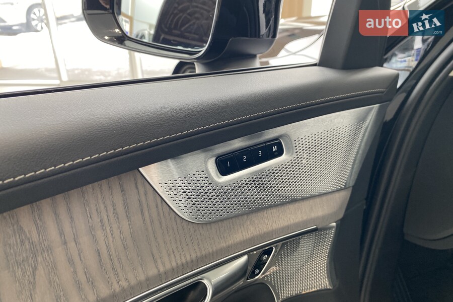 Volvo XC90 - фото 13