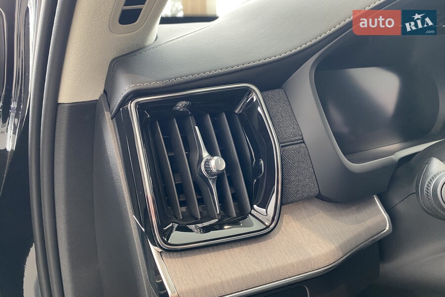 Volvo XC90 - фото 14