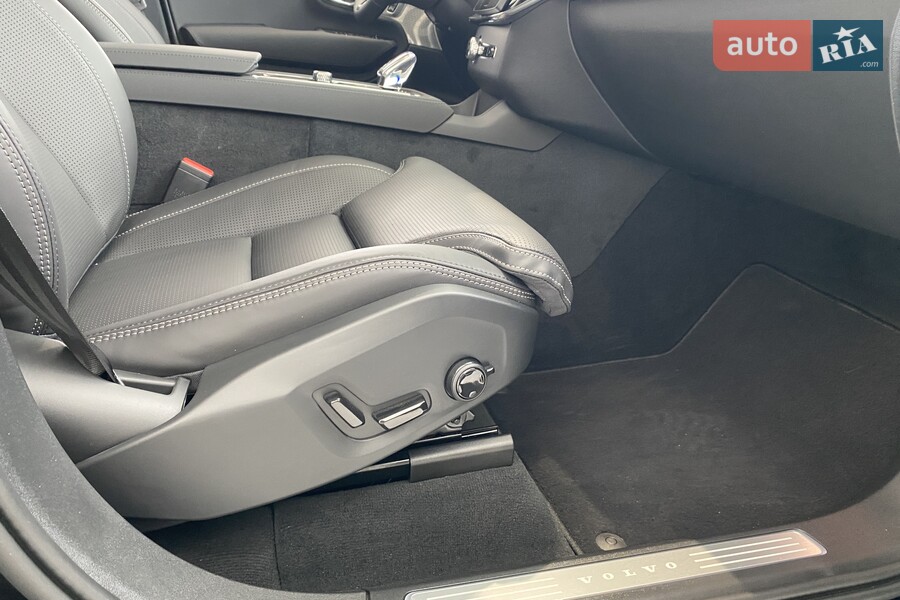 Volvo XC90 - фото 19