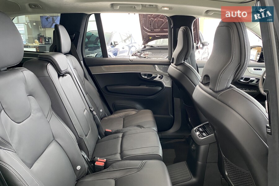 Volvo XC90 - фото 26
